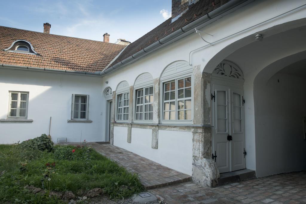 Plitzner Belvarosi Apartmanhaz Eger
